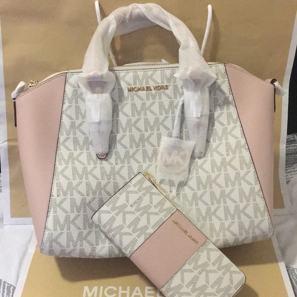 Michael Kors Handbags - Michael Kors Vanilla/Ballet Purse&matching wallet
